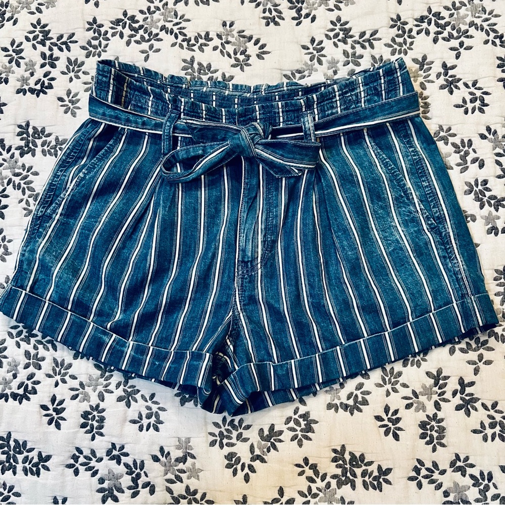 American Eagle Striped High Waist Tie Paperbag Blue and White Shorts Siz…
